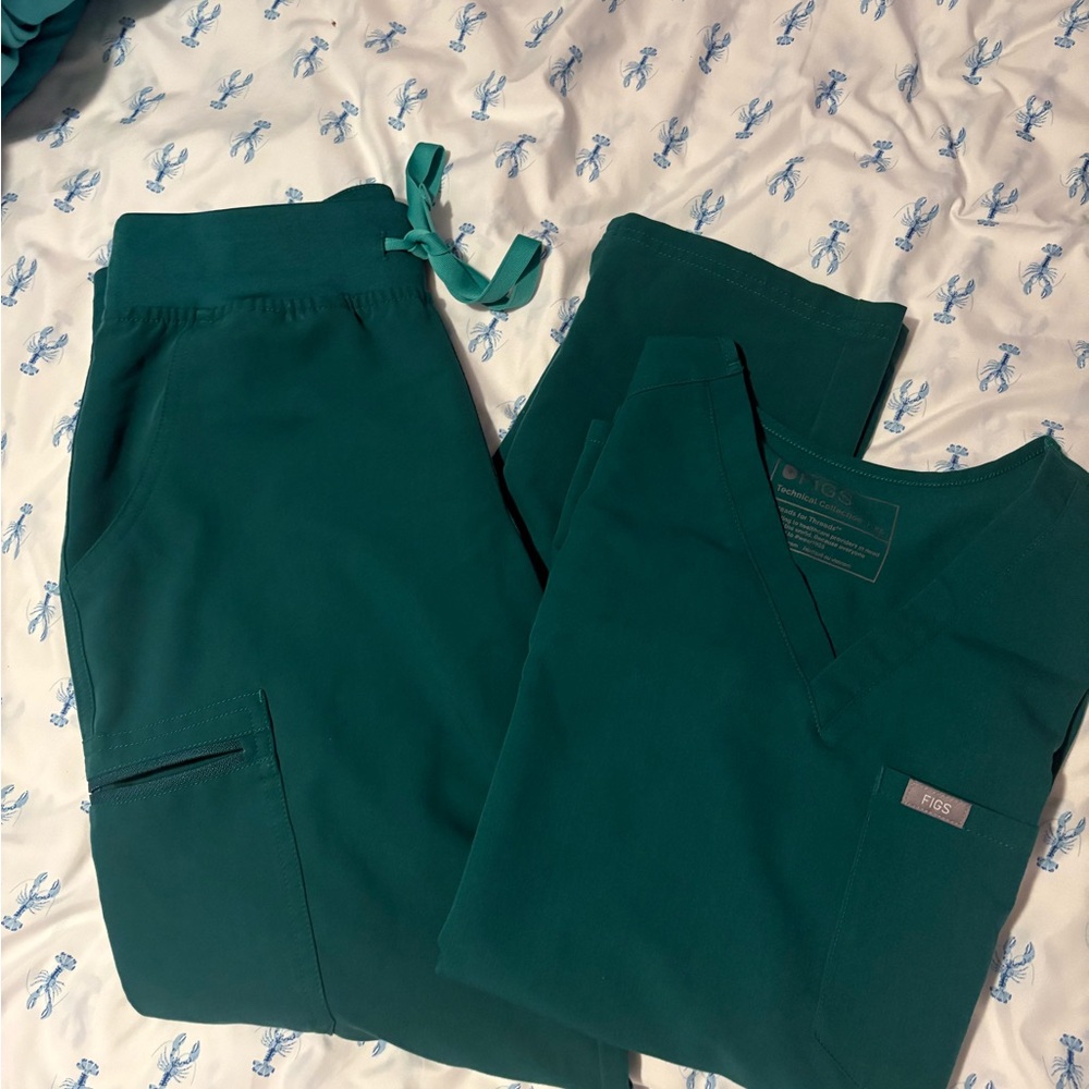 Figs Yola High Waisted Scrub Set in Hunter Green